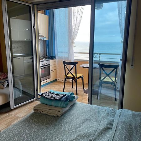 Аpartments On The Beach Durrës Esterno foto