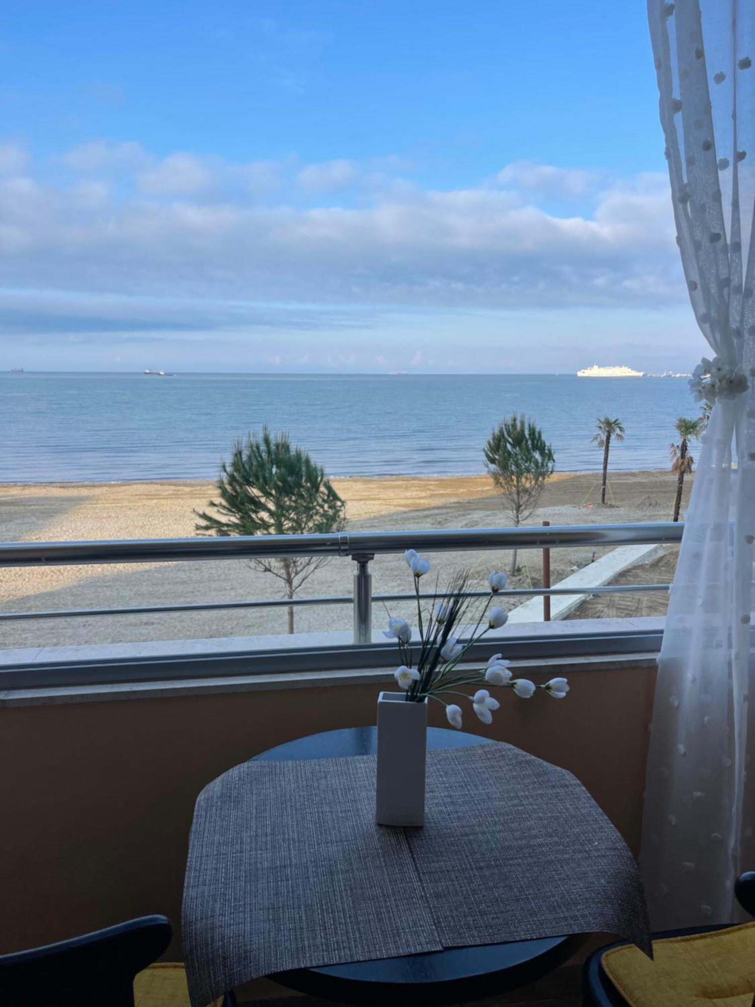 Аpartments On The Beach Durrës Esterno foto